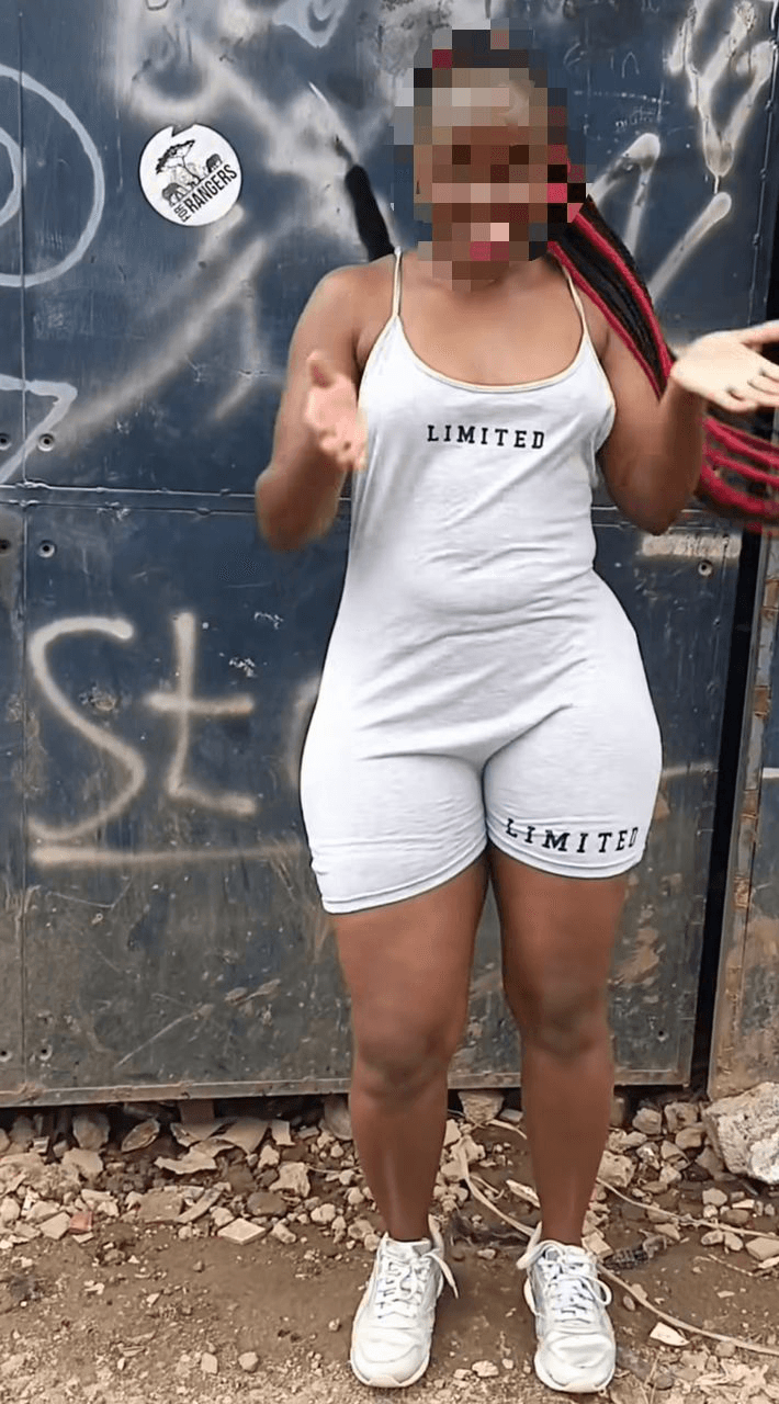 Nouvelle fille gros cuit à palmeraie St Viateur reçois déplacement