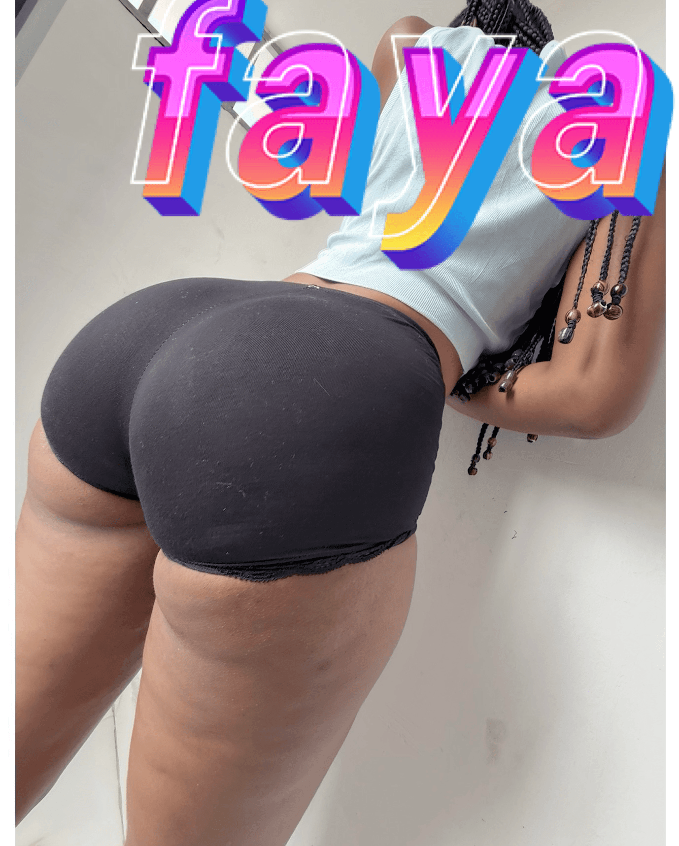 Faya cité sir belle fille vient d’arriver reçois ou deplace 