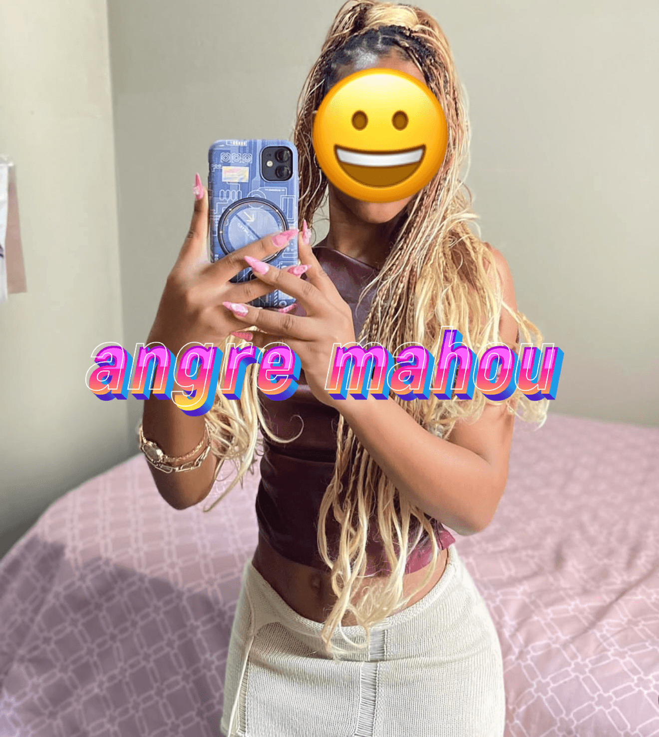 Angré Mahou belle fille vient d’arriver reçois ou deplace baiise sans capote 