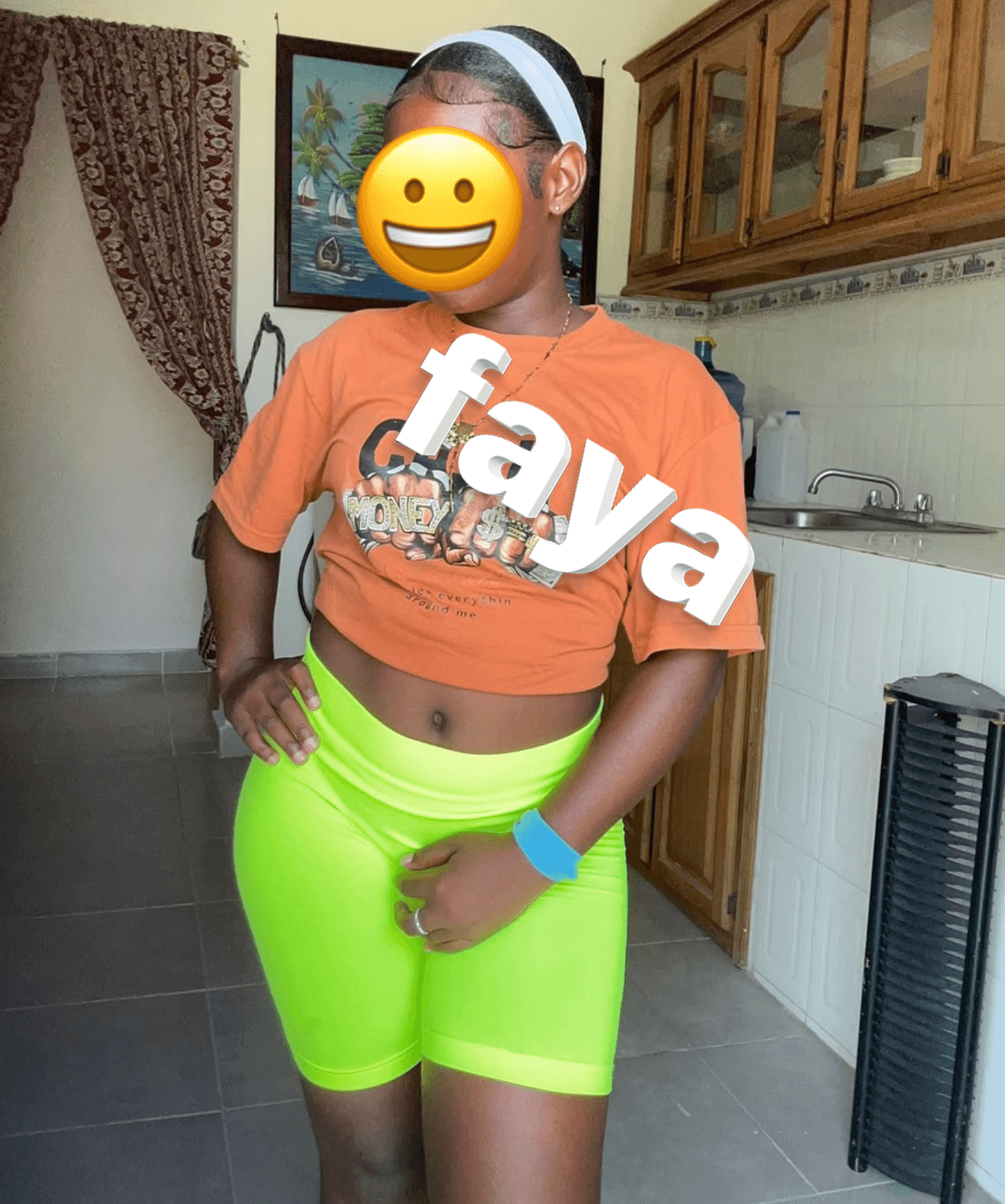 Faya Ephrata belle fille vient d’arriver baiise tout permis et massage